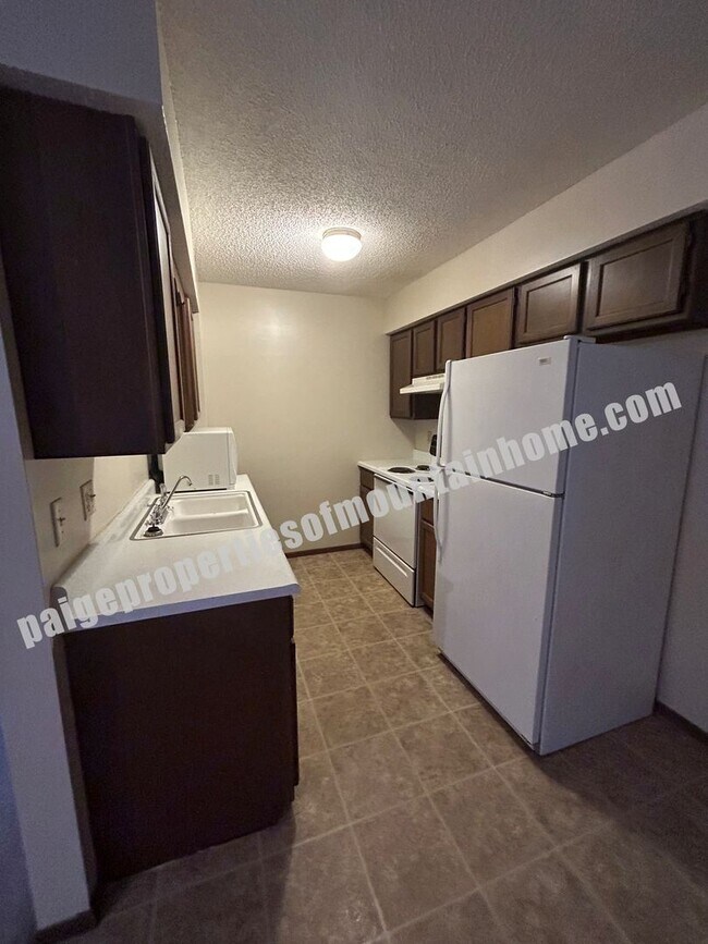 Building Photo - 924 Coley Drive