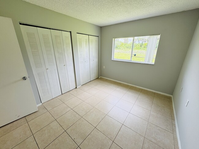 Foto del edificio - 1101 Benoist Farms Rd