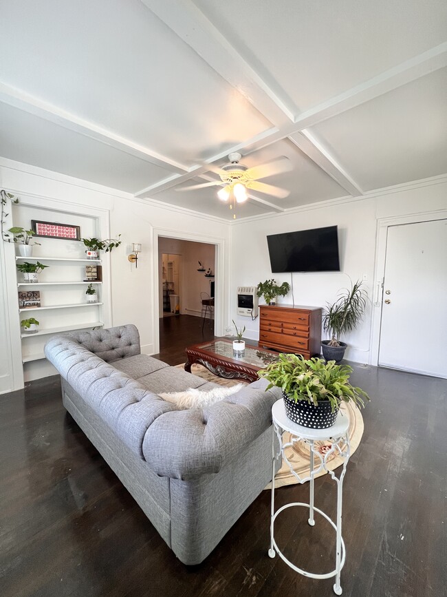 Building Photo - 1302 W Bell St