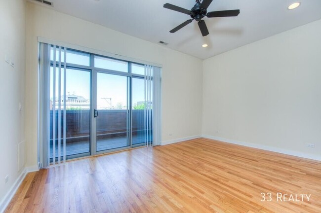 Foto del edificio - 2417 W Erie St