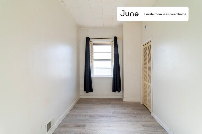 Building Photo - Room in Shared 4 bed/1.5 bath home