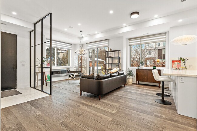 Photo du bâtiment - 18 Greenbriar Rd