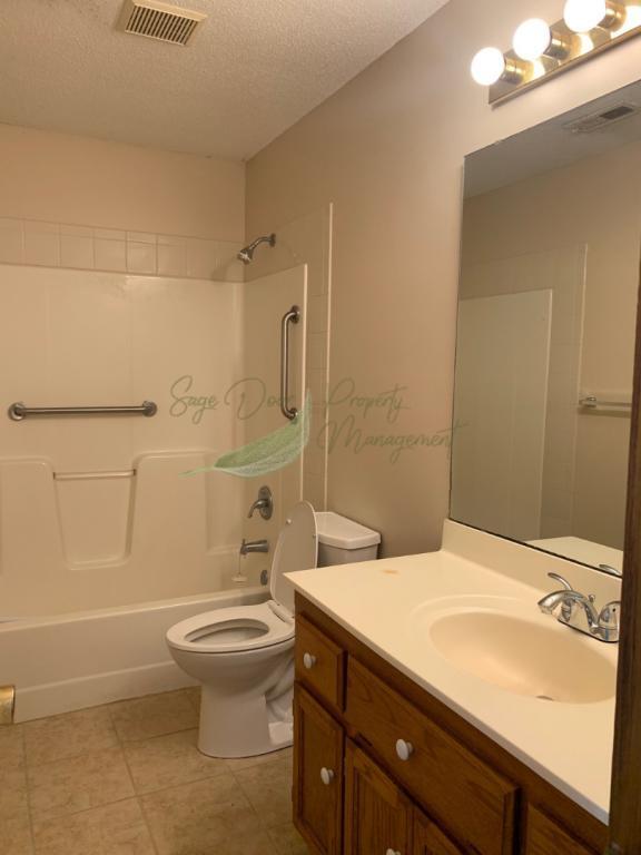 Building Photo - 1603 Rosalea St, Unit B, Excelsior Springs...