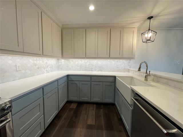 Building Photo - 5226 Pensacola Dr
