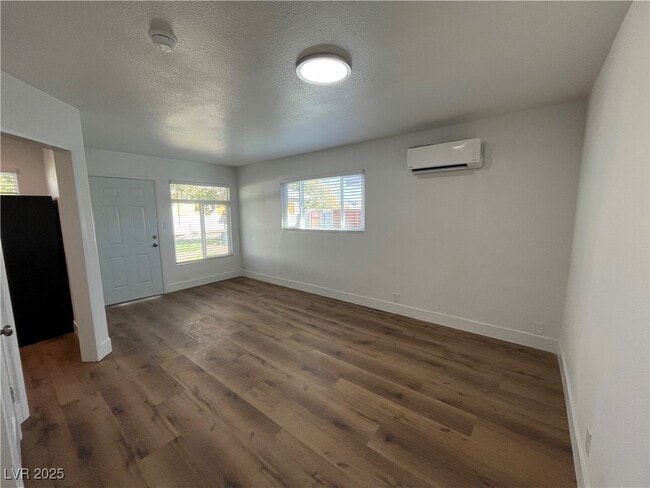 Building Photo - 222 S 10th St