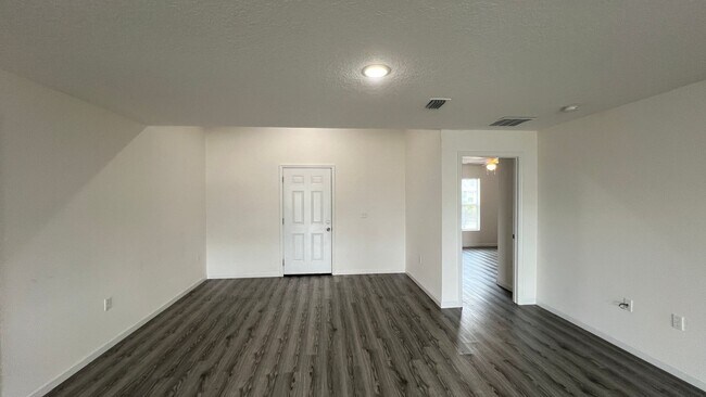 Building Photo - Gorgeous 4 Bedroom, 2 Bathroom Home in Pal...