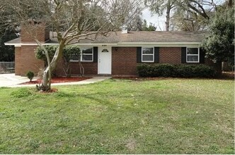Building Photo - 806 Essex Dr