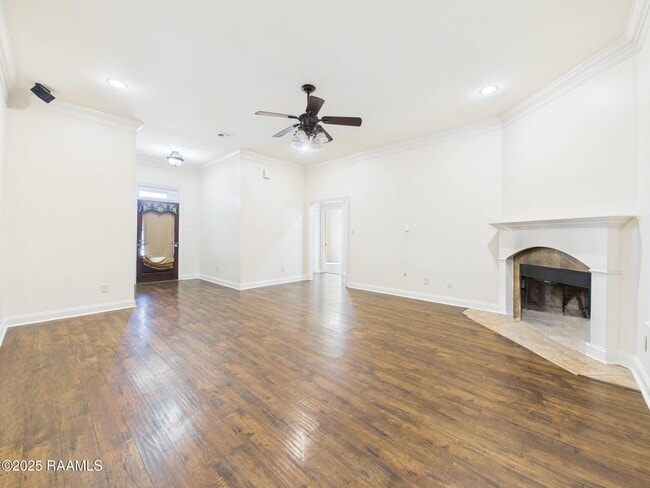 Building Photo - 236 Shadowbrush Bend