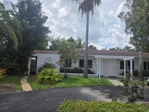 Building Photo - 1152 Bayview Dr