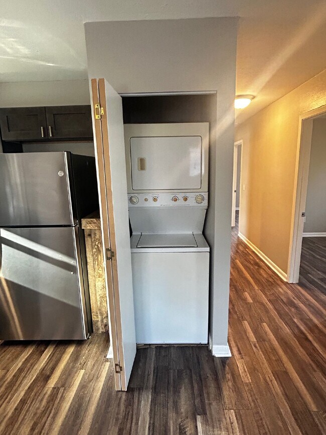 Building Photo - Newly Remodeled 3 Bedroom 1 Bathroom with ...
