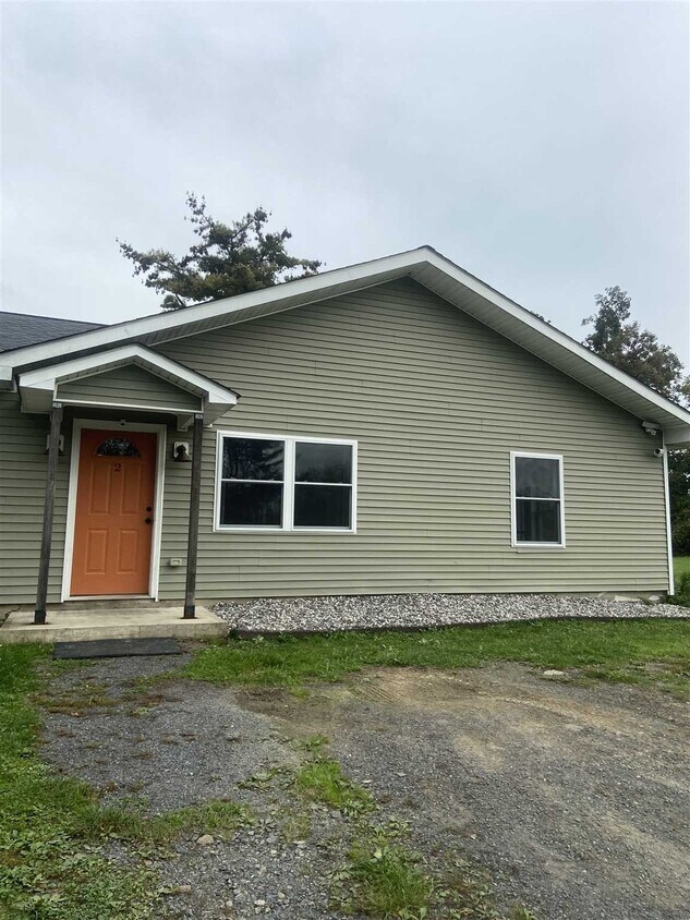 87 Quaker St, Wallkill, NY 12589 Room for Rent in Wallkill, NY