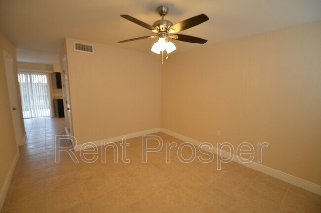 Building Photo - 4021 Woodfern Dr