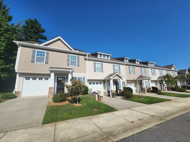Foto del edificio - COMING SOON!!! Weaverville Townhouse-End U...