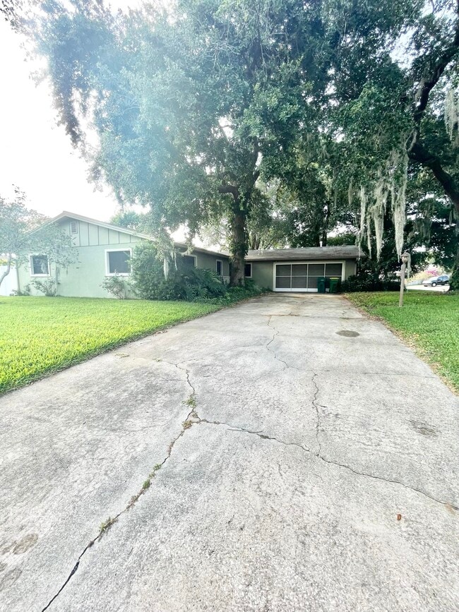 Foto del edificio - 3025 Briarwood Ln