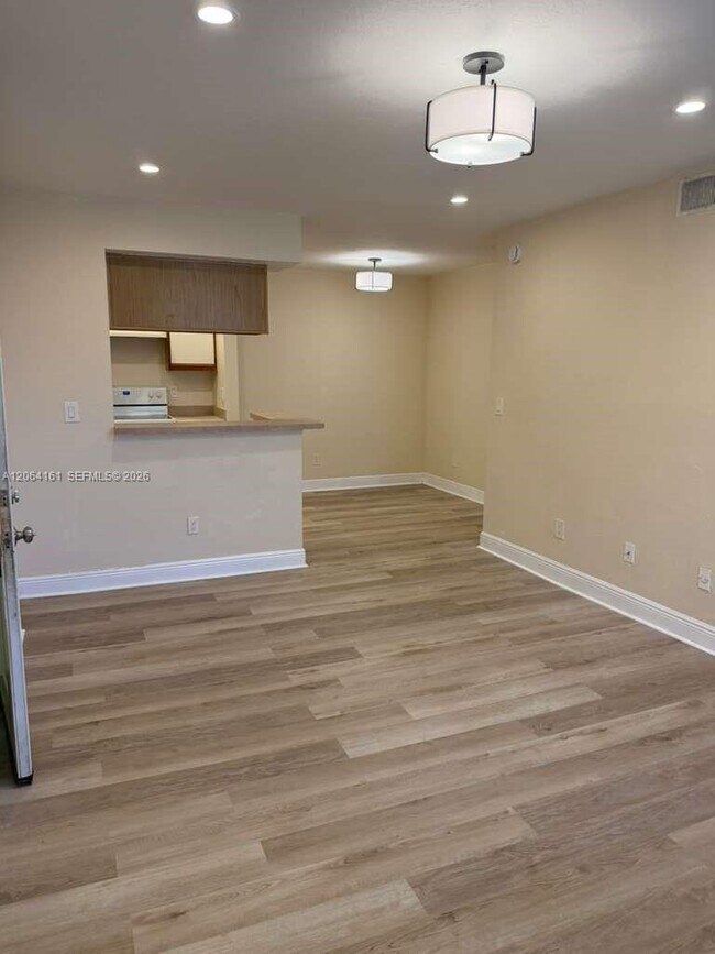 Building Photo - 1247 SW 46th Ave