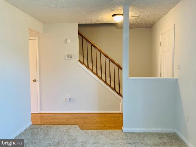 Building Photo - 8627 Reinecke Ct