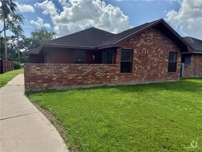 Building Photo - 608 Silva Dr