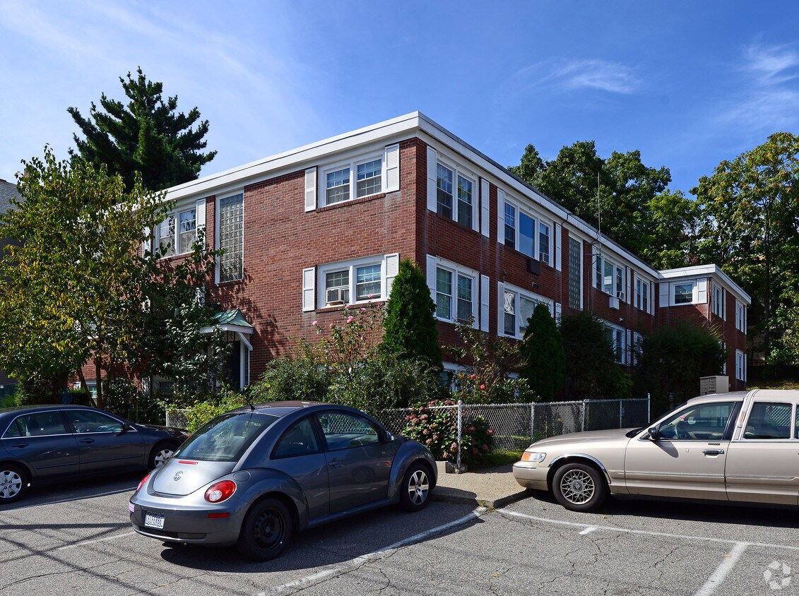 Building Photo - 4 Highland St