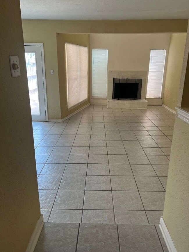 Building Photo - 11217 Briar Forest Dr