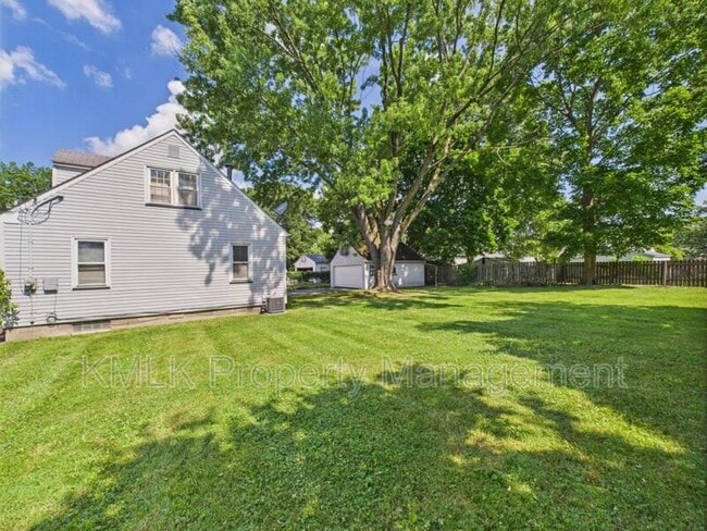 Building Photo - 975 Glenwood St NE