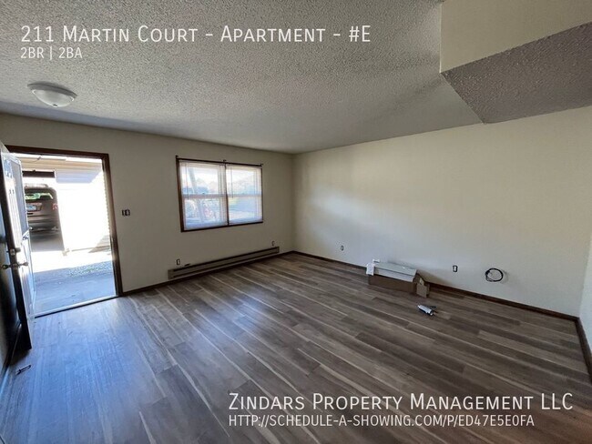 Building Photo - 2 bedroom 1.5 bath townhouse apartment for...