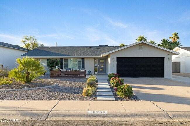 Foto del edificio - 8738 E Rose Ln