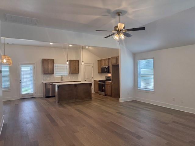 Foto del edificio - 16005 Switchgrass Pl