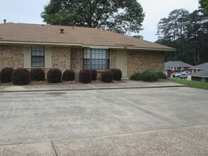 Building Photo - 1040 Sybil Dr