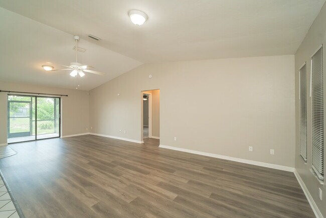 Foto del edificio - 1329 SE 12th St