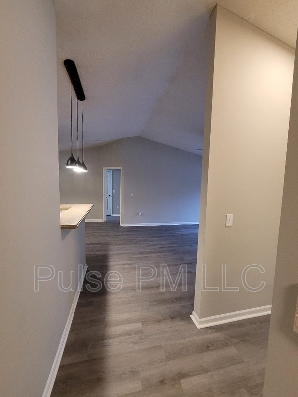 Building Photo - 440 Lakeview Dr