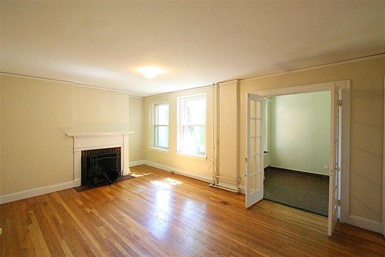 Primary Photo - 466 Green St