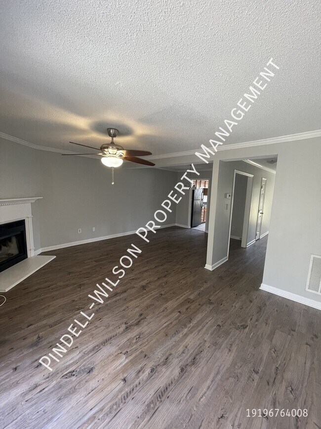 Foto del edificio - 6527 English Oaks Dr