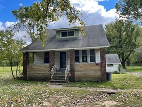 Building Photo - 47611 Ford Rd