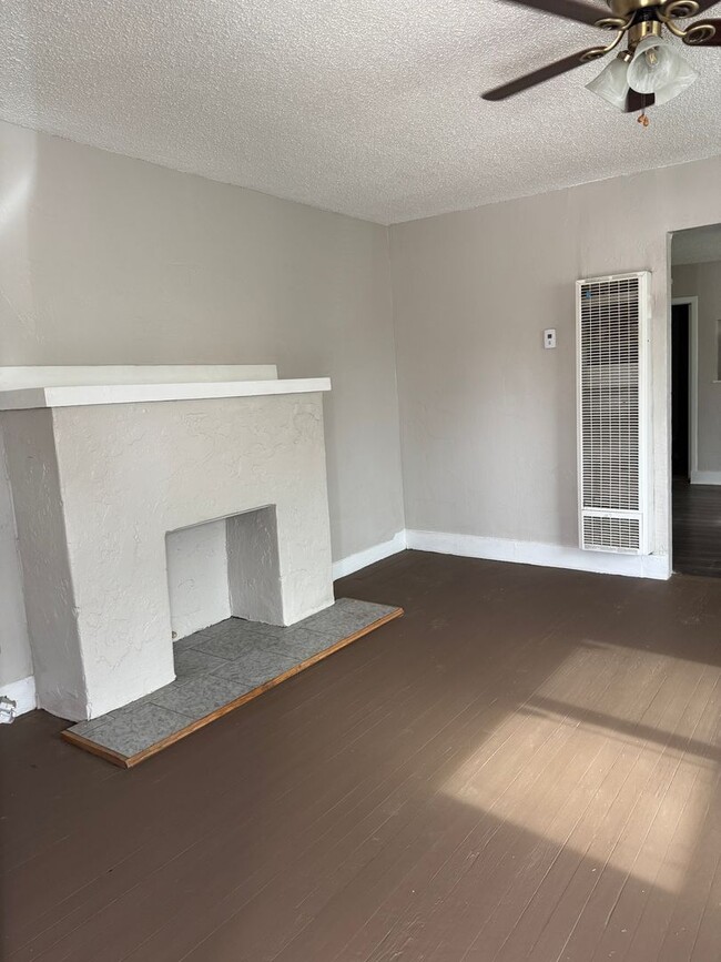 Foto del edificio - 702 N Buchanan St