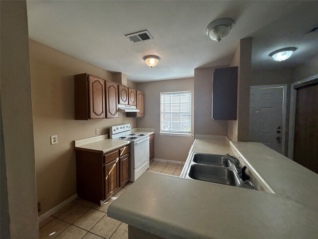 Building Photo - 2030 Plantation Dr