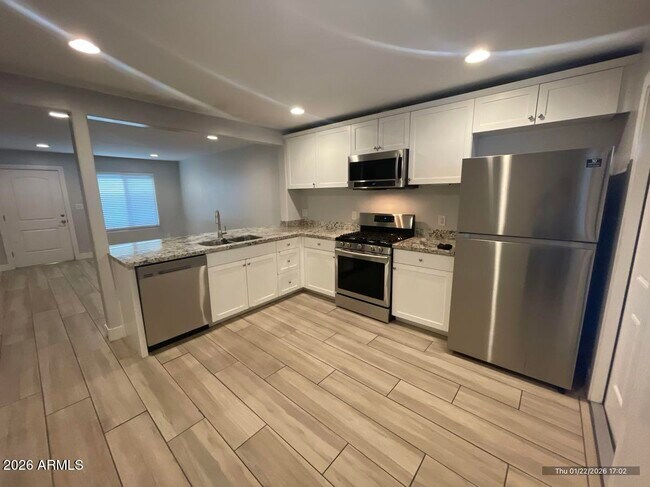 Foto del edificio - 4843 E Cambridge Ave