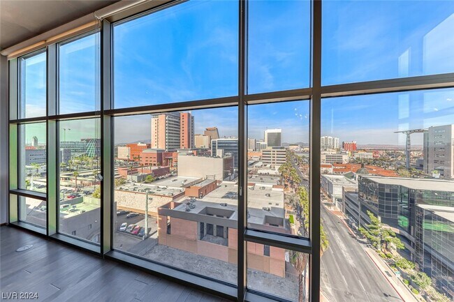 Foto del edificio - 353 E Bonneville Ave