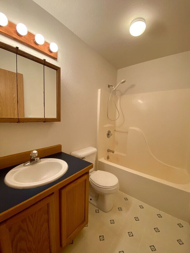 Building Photo - 215 Knight Dr