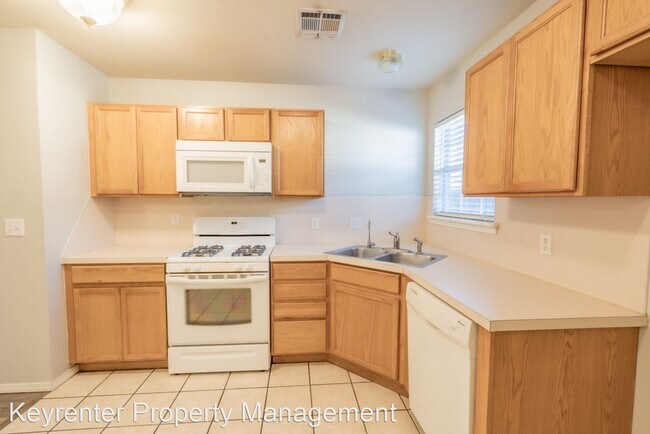 Foto del edificio - 3 br, 2 bath House - 5620 S Waco Ave