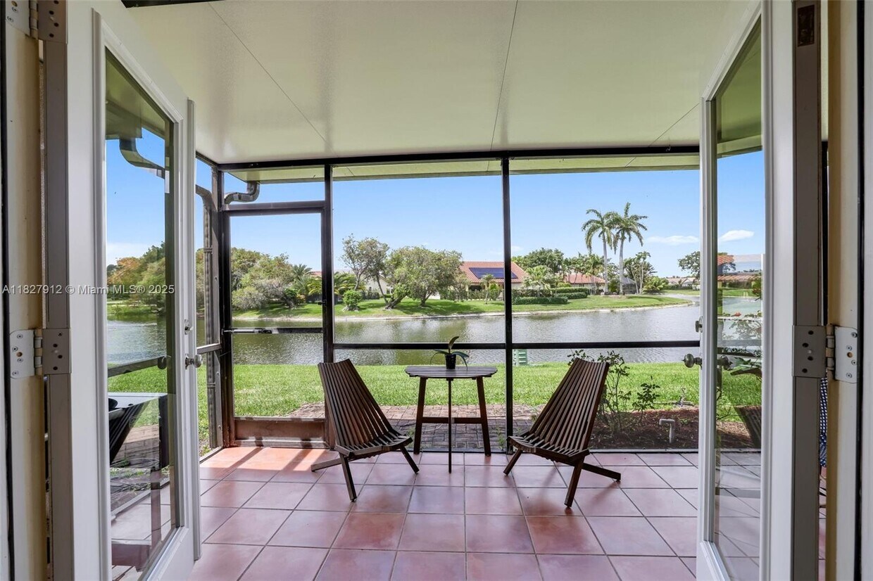 Foto principal - 10323 Hidden Springs Ct