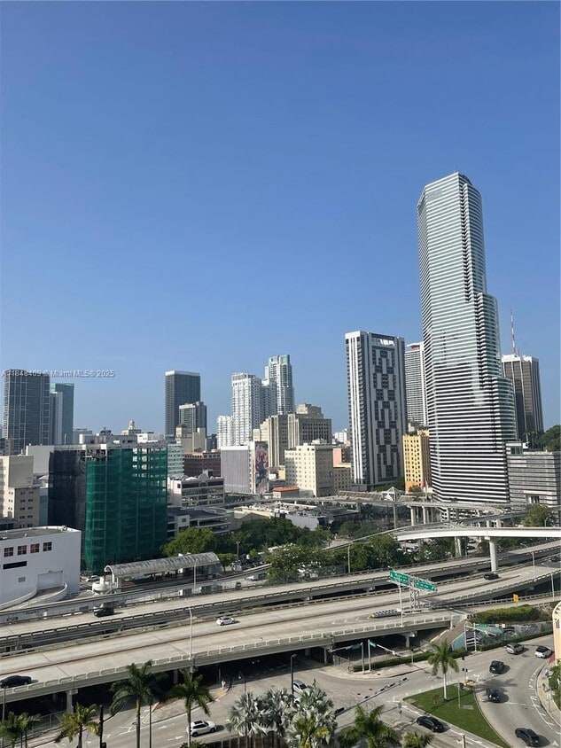 Building Photo - 350 S Miami Ave