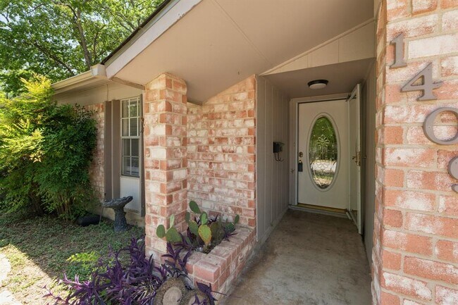 Building Photo - 1409 Desert Quail Ln