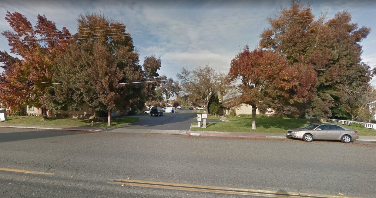 Primary Photo - 1655 East Ave