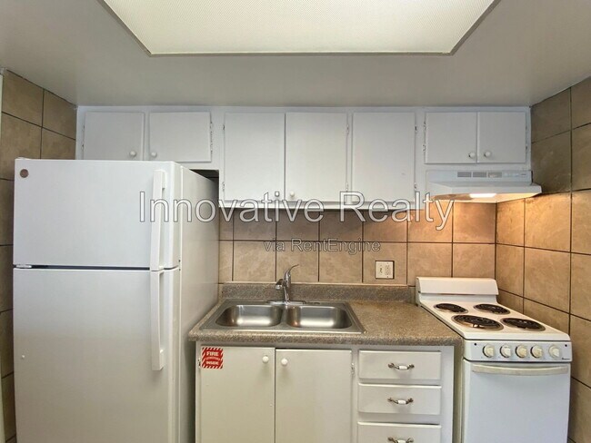 Foto del edificio - 5117 Curry Ford Rd