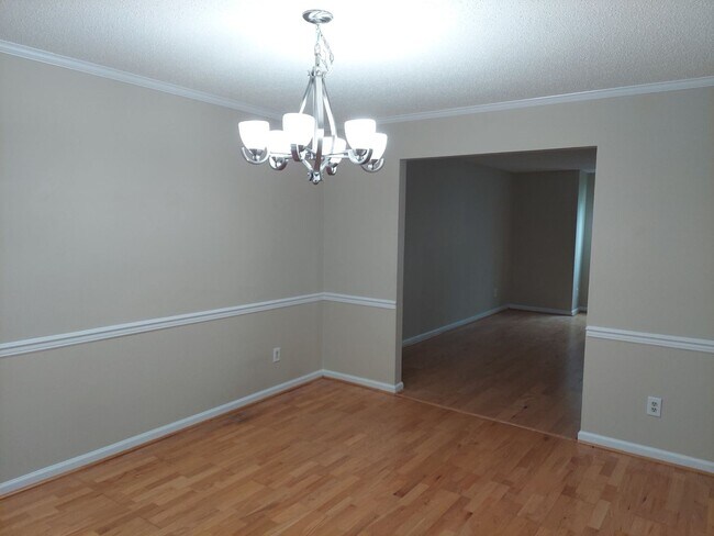 Foto del edificio - 3 BED / 2.5 BATH SINGLE FAMILY