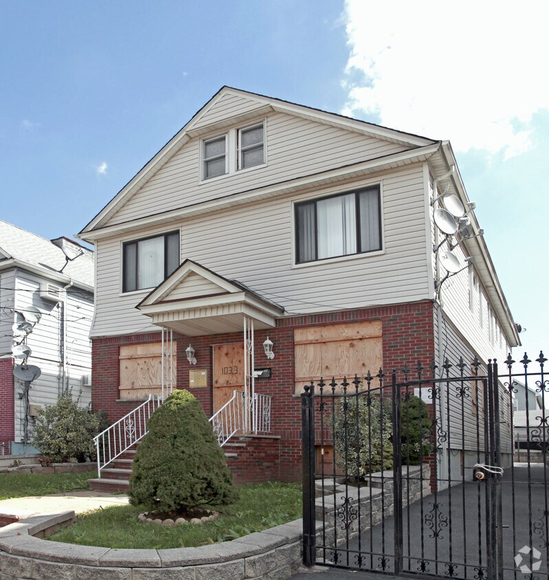 Building Photo - 1033 Kilsyth Rd