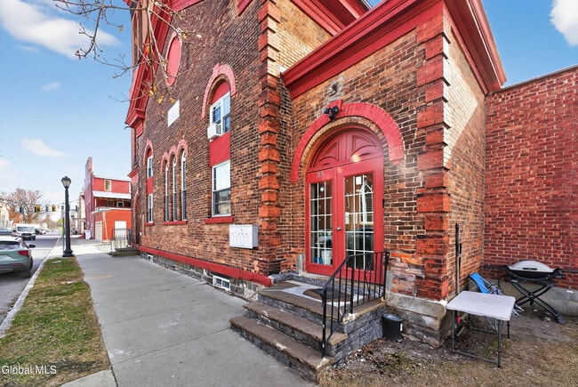 Building Photo - 33-35 Third Street