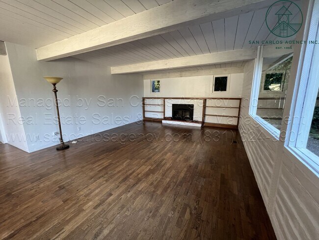 Foto del edificio - Refreshed Three Bedroom Carmel Valley Vill...