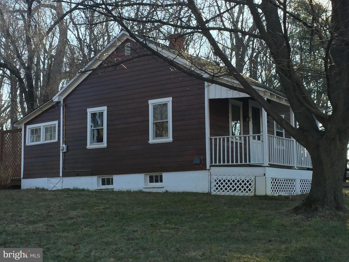 Building Photo - 12060 Axline Rd