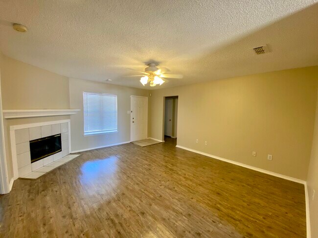 Foto del edificio - 8107 Temple Ave